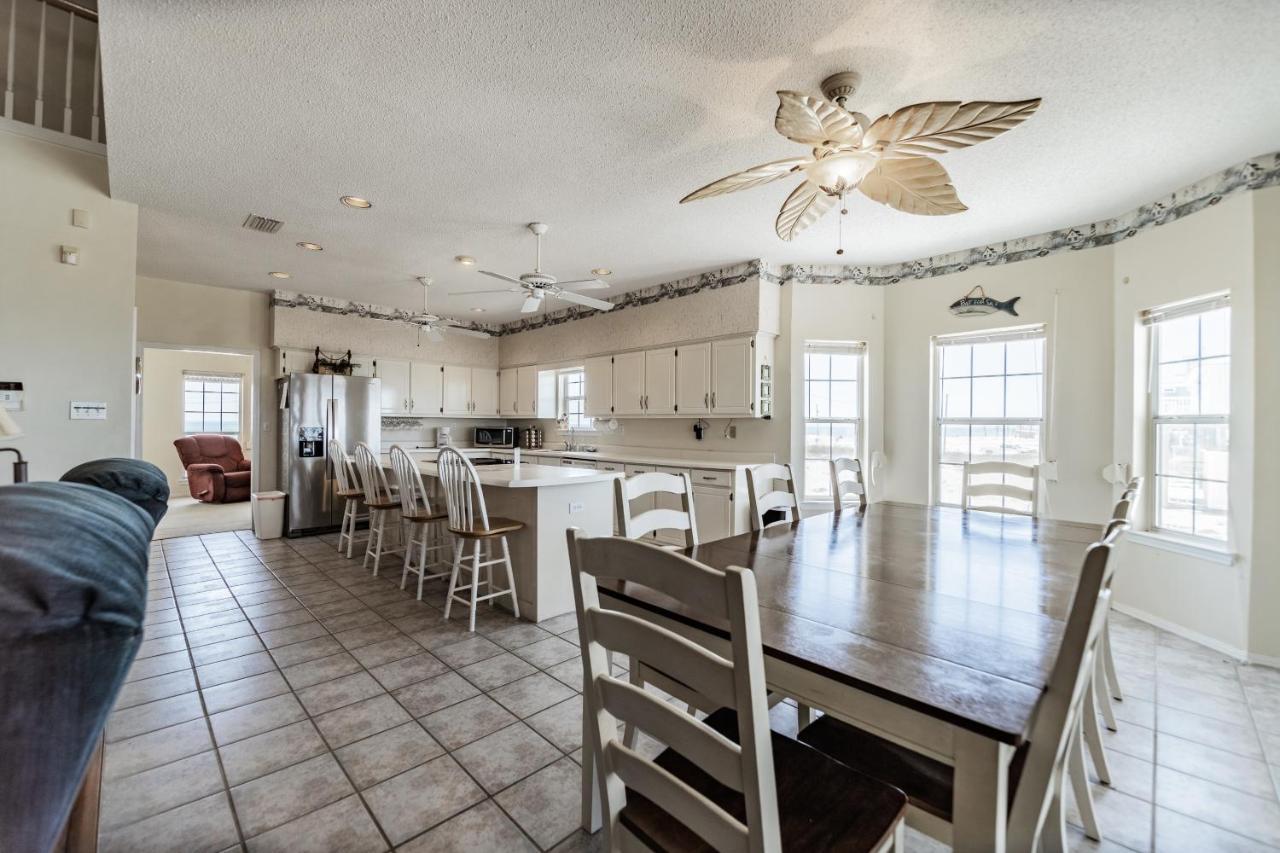 Relaxation - Large Bay Front Home Has Everything You Need For The Perfect Dauphin Island Family Holiday! Home Exterior photo