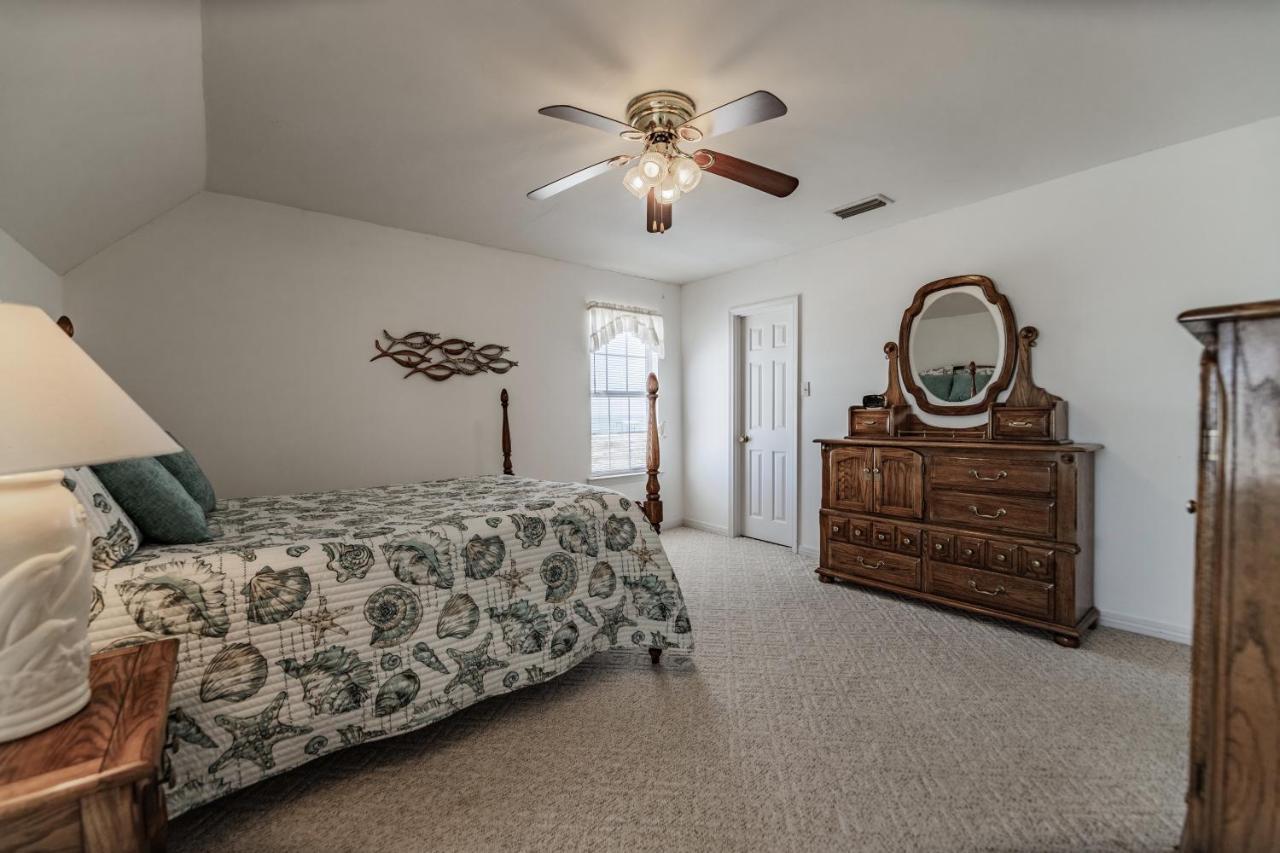 Relaxation - Large Bay Front Home Has Everything You Need For The Perfect Dauphin Island Family Holiday! Home Exterior photo